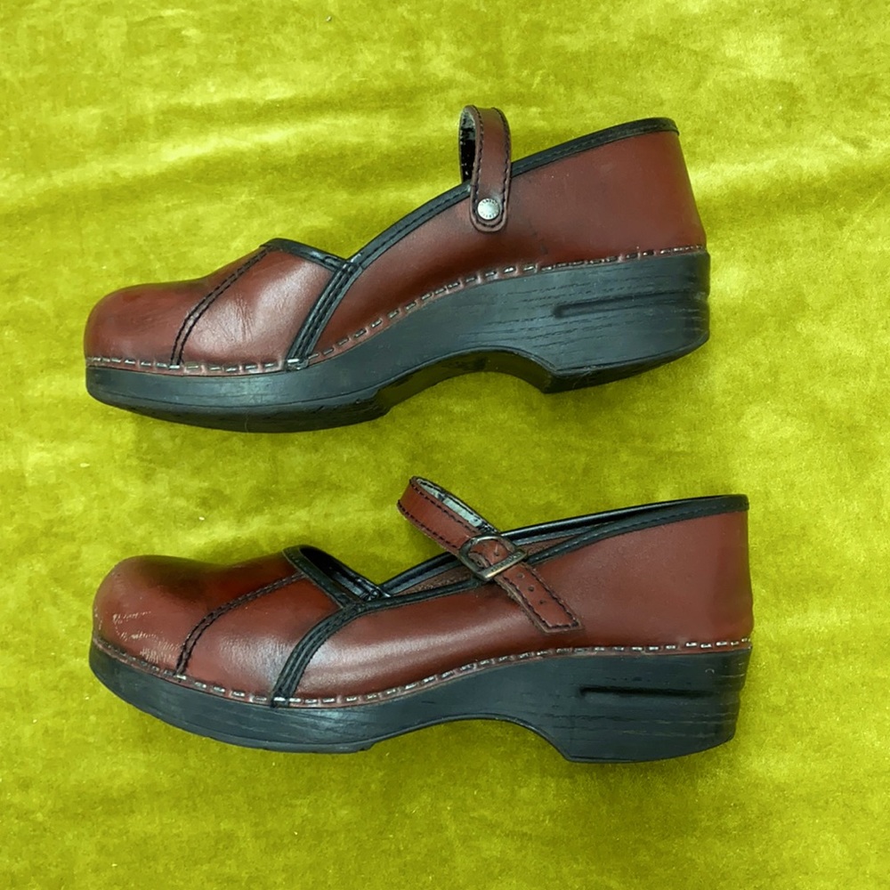 Size 40 danskos